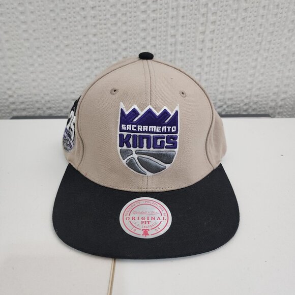 Mitchell & Ness 2010 Sacramento Kings Snapback Hat - Picture 2 of 13